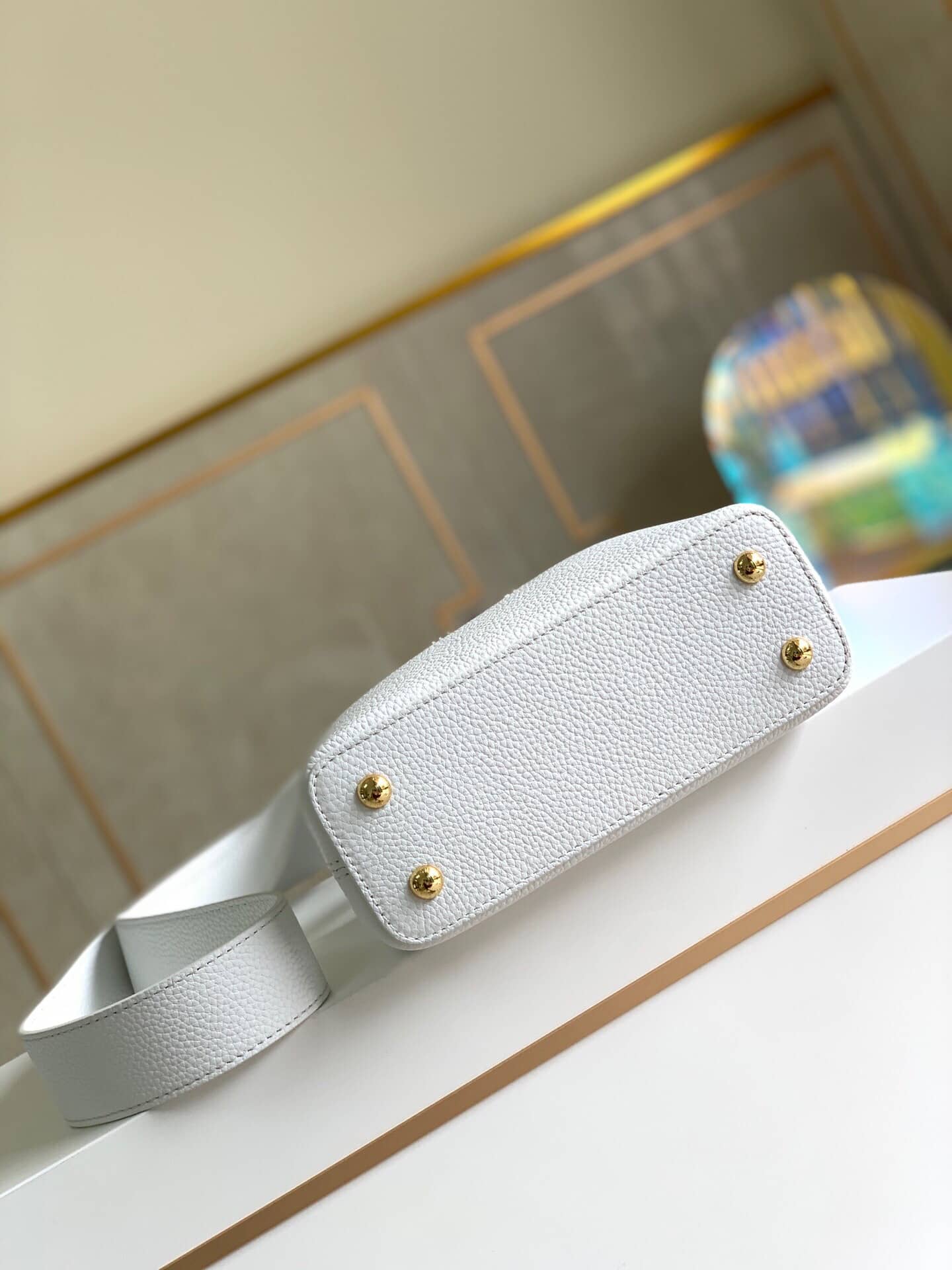 L0vis Vvtt0n Capucines Mini Bag Replica White M55921