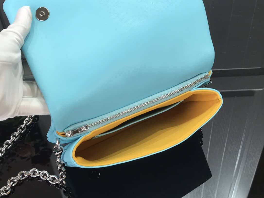 L0vis Vvtt0n Pochette Coussin Monogram Embossed Lambskin Chain Replica Bag Blue(Cola)