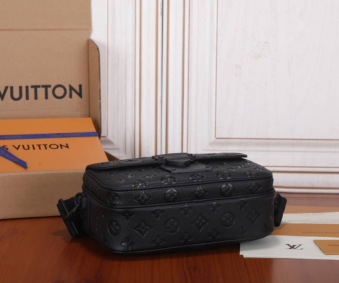 L0vis Vvtt0n S Lock Messenger Bag Replica Black M58489