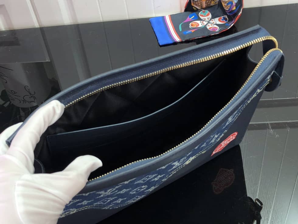 L0vis Vvtt0n Pochette Dupe x Nigo Voyage MM Monogram Blue M45961