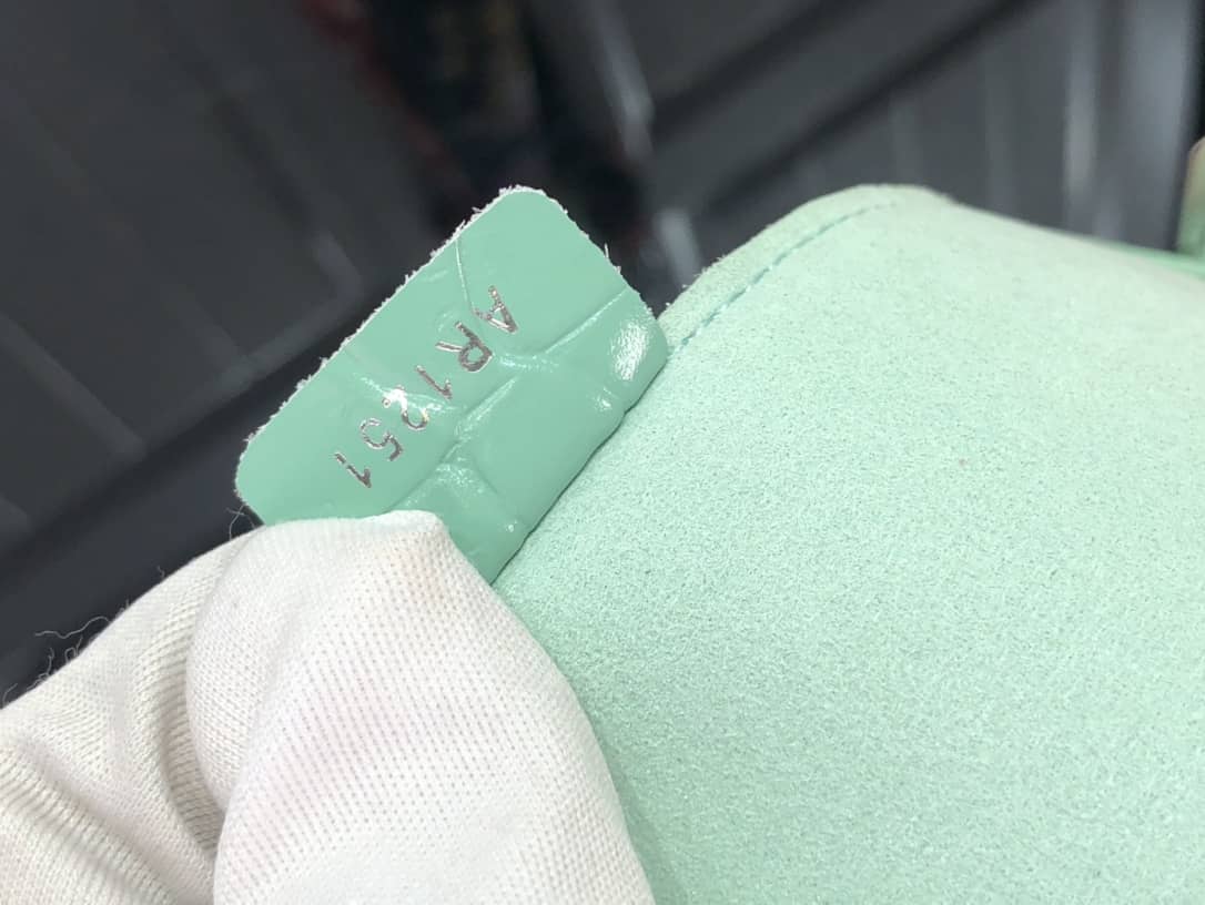 L0vis Vvtt0n Petit Sac Plat Flat Shoulder Bag Replica Green M80169