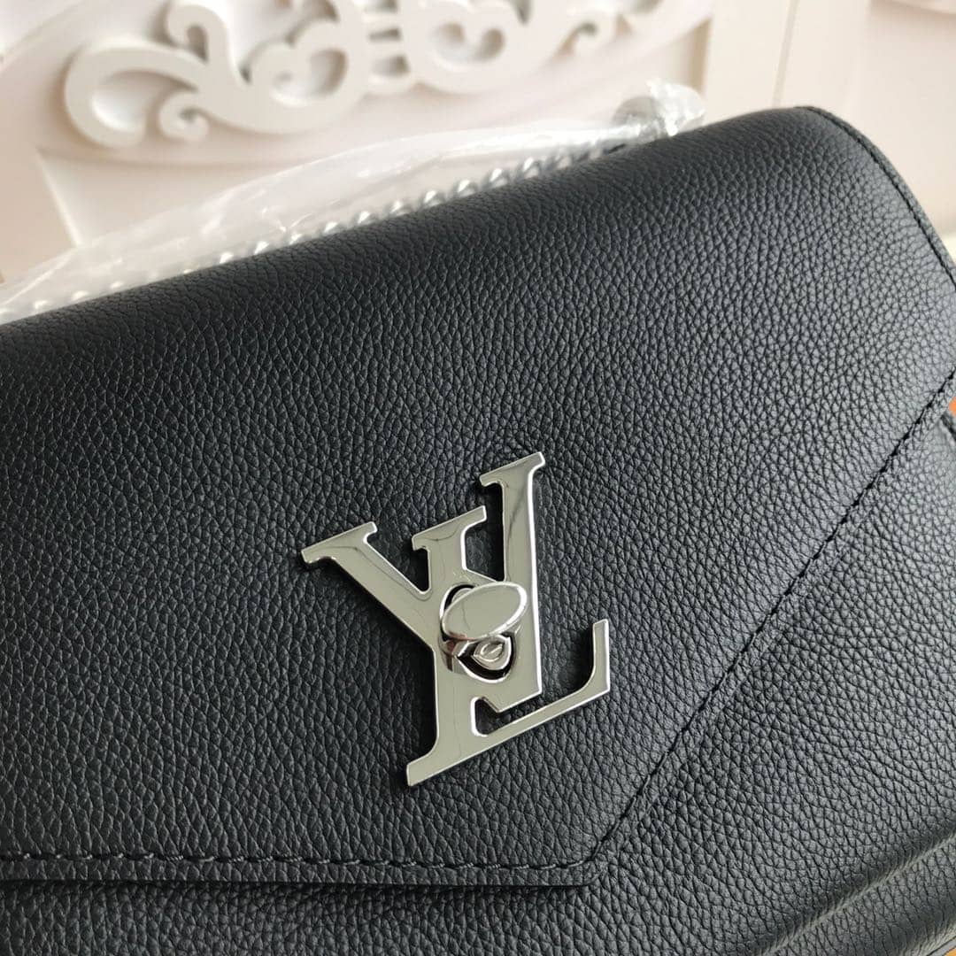 L0vis Vvtt0n MyLockMe BB Calf Chain Replica Shoulder Bag Black M51418