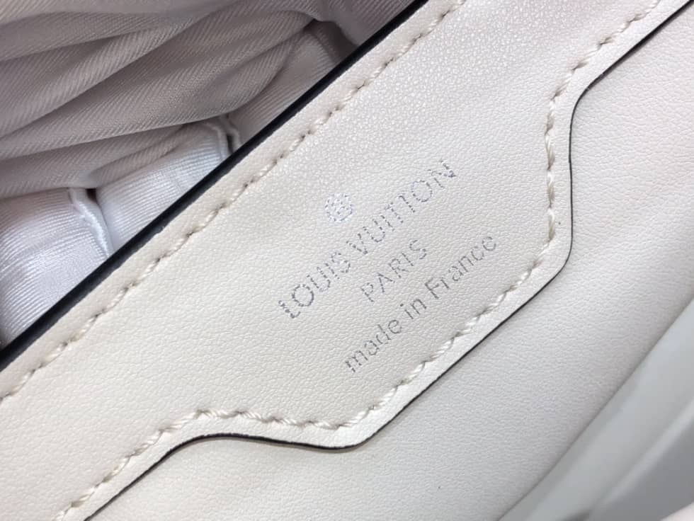 L0vis Vvtt0n Capucines BB Collection Blue N98093 Replica Shoulder Bag