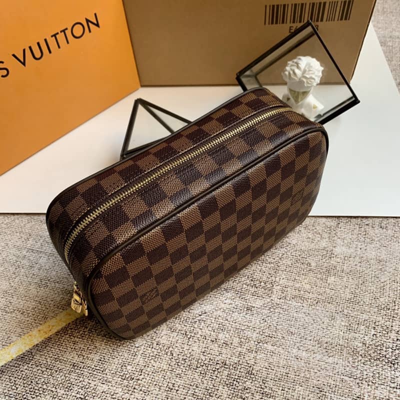 L0vis Vvtt0n Damier Ebene Toiletry Pouch Replica