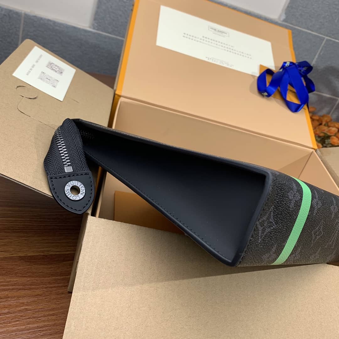 L0vis Vvtt0n Monogram Eclipse Canvas Replica Pochette Voyage MM Black M61692