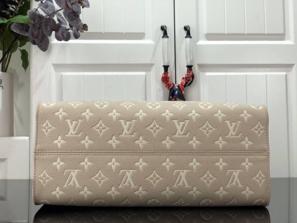 L0vis Vvtt0n OntheGo MM Monogram Empreinte M46128 Replica Tote