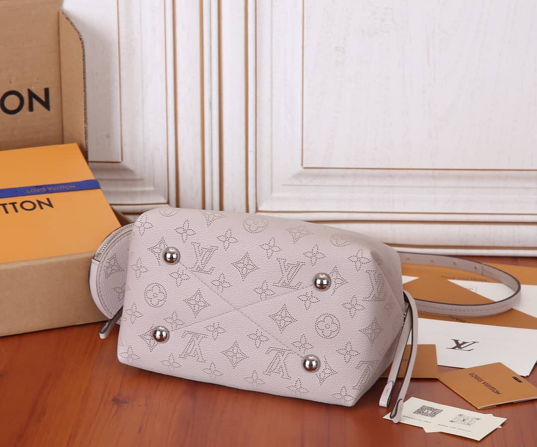 L0vis Vvtt0n Bella Leather Replica Shoulder Bag Beige M57070