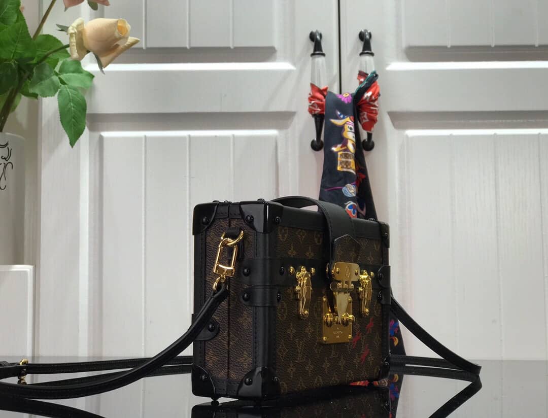 L0vis Vvtt0n Petite Malle Trunk M94219 Replica Shoulder Bag