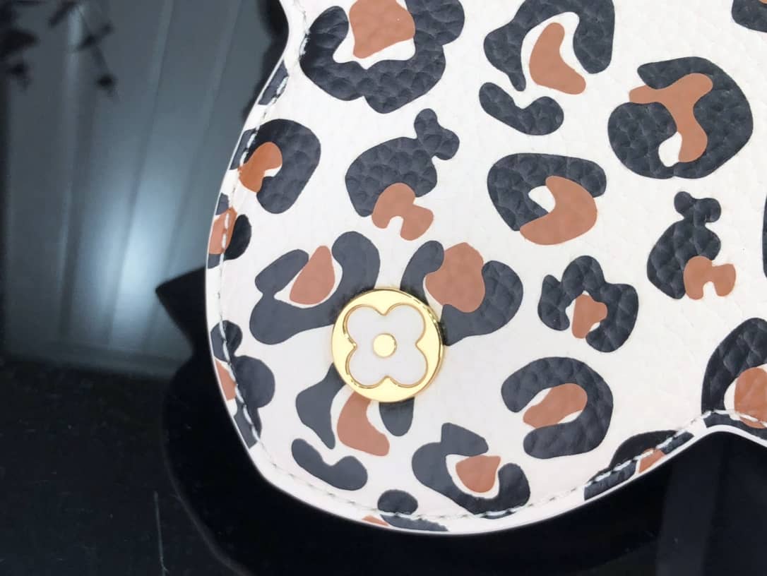 L0vis Vvtt0n Capucines Embroidery Replica Bag Beige M48865