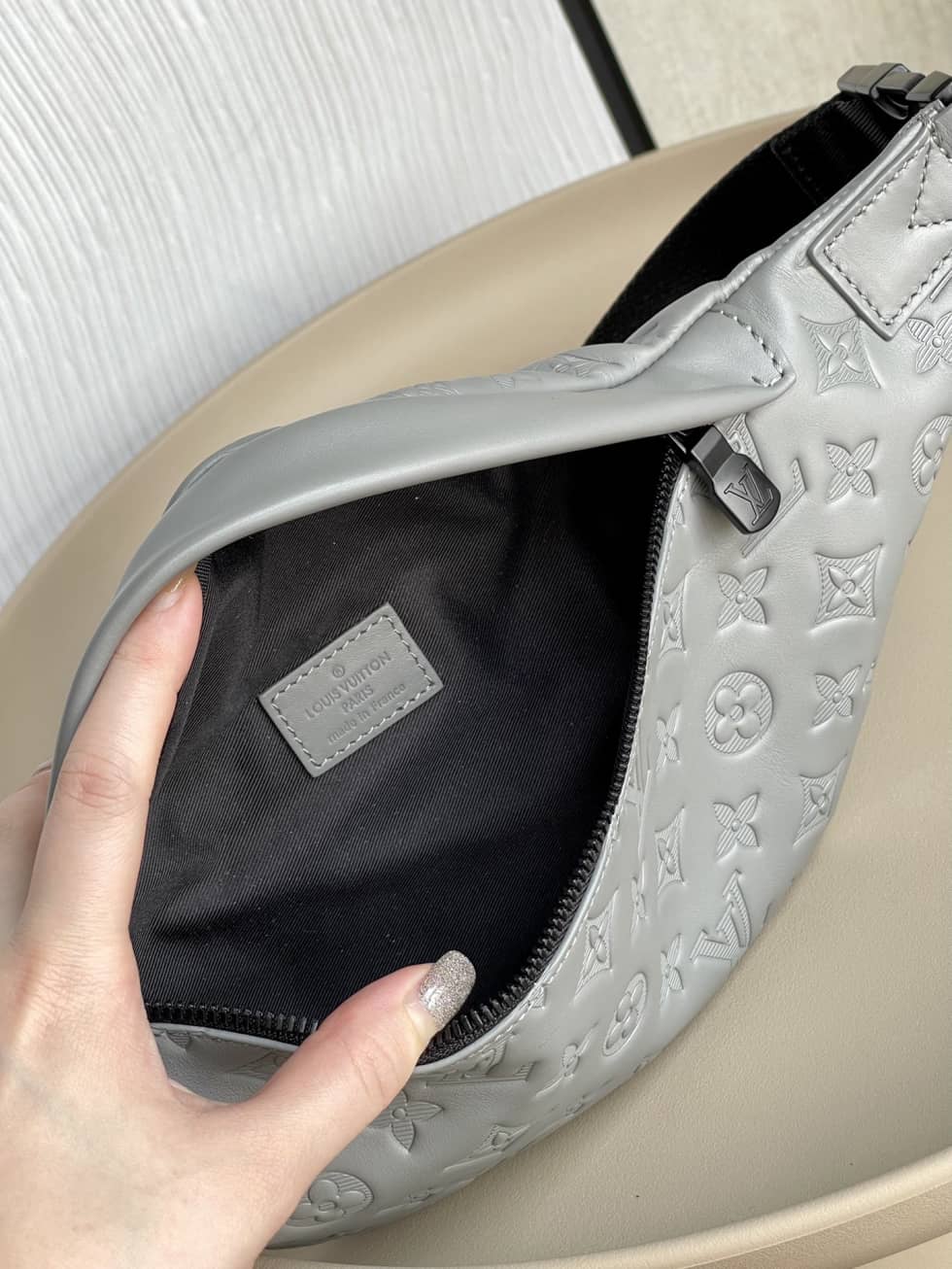 L0vis Vvtt0n Discovery Bumbag Anthracite Gray M46108 Replica Belt Bag