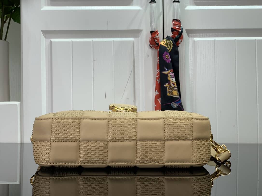 L0vis Vvtt0n Damier Quilt Lambskin Troca MM H27 Replica Bag Apricot M59114