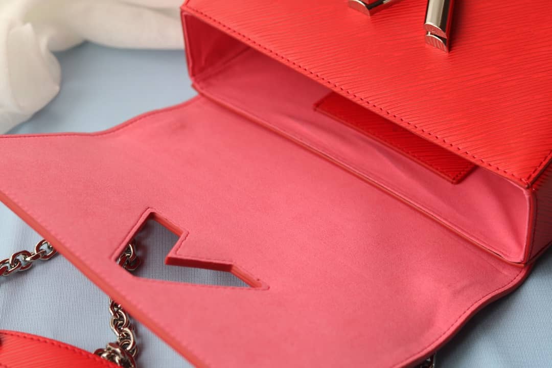 L0vis Vvtt0n Twist Bag Red Replica M50281