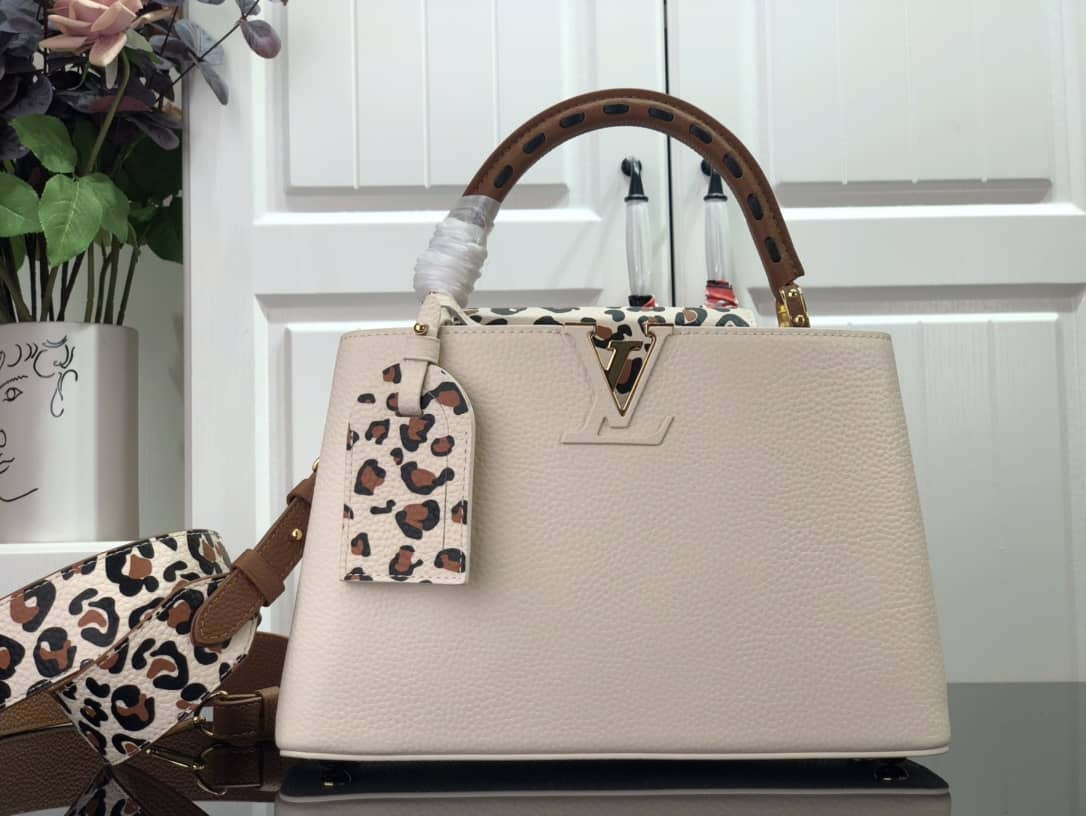 L0vis Vvtt0n Capucines Embroidery Replica Bag Beige M48865