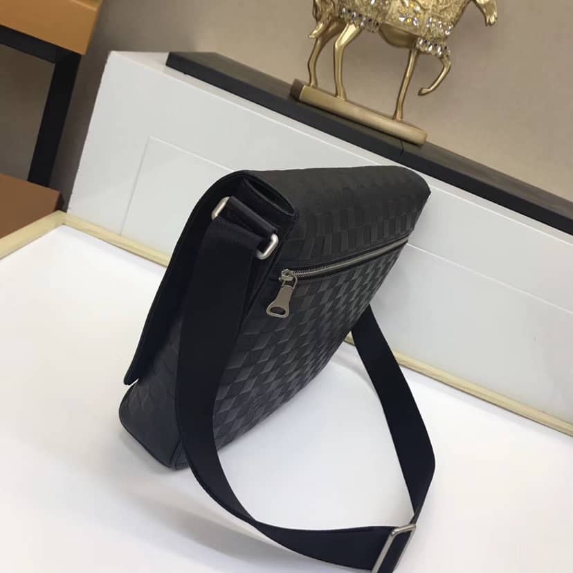 L0vis Vvtt0n District PM Damier Infini Leather Shoulder Bag Replica N41038