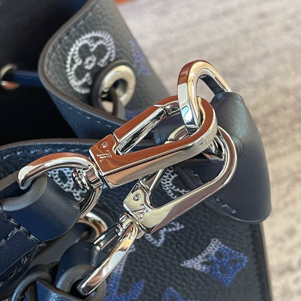 L0vis Vvtt0n Mahina Perforated Calfskin Muria Dark Blue M59554 Replica Bucket Bag