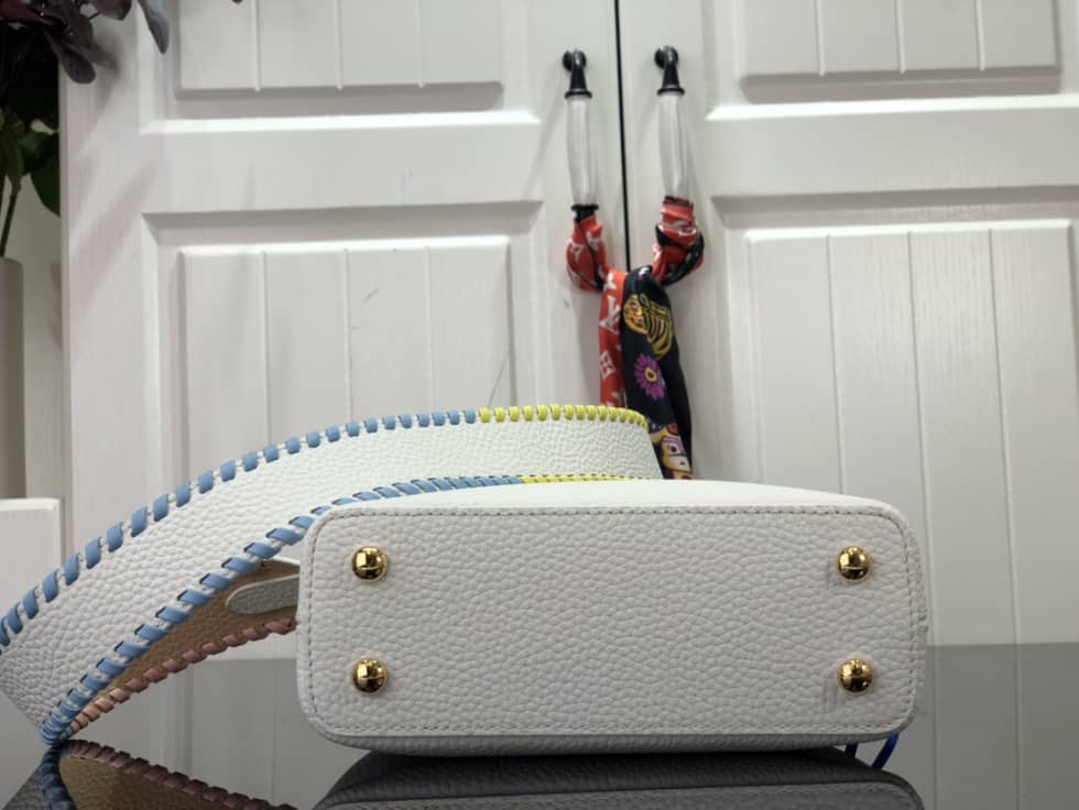 L0vis Vvtt0n Capucines Mini M57945 Replica Shoulder Bag