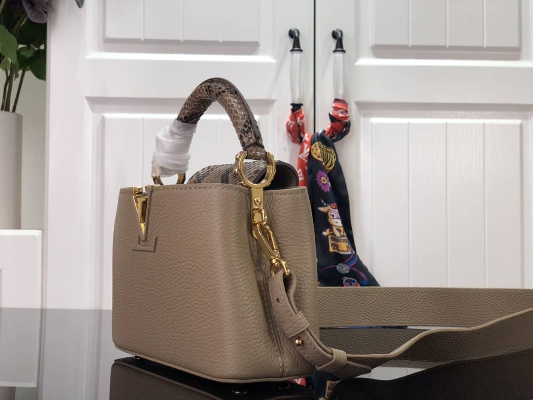 L0vis Vvtt0n Capucines Embroidery Replica Bag Gray M48865