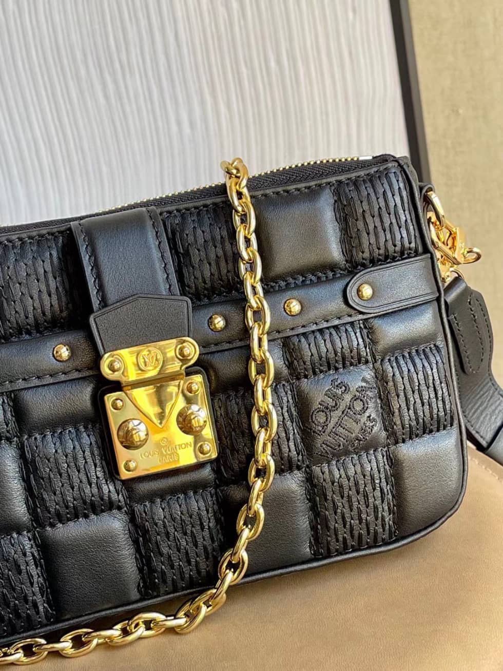 L0vis Vvtt0n Pochette Troca Lamb Leather M59046 Replica Crossbody Bag