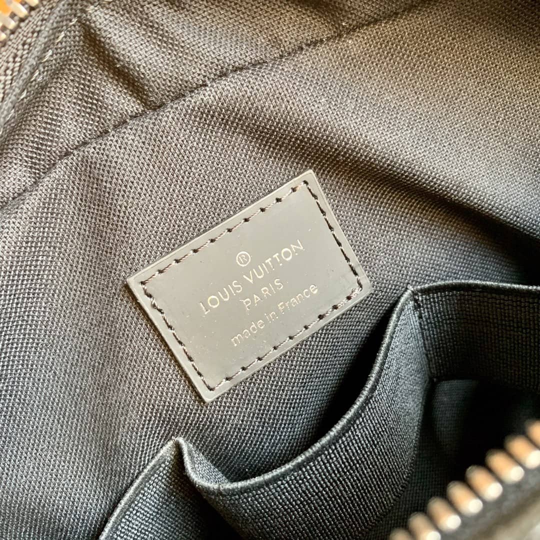 L0vis Vvtt0n GM Monogram Eclipse Toiletry Bag Replica M43383