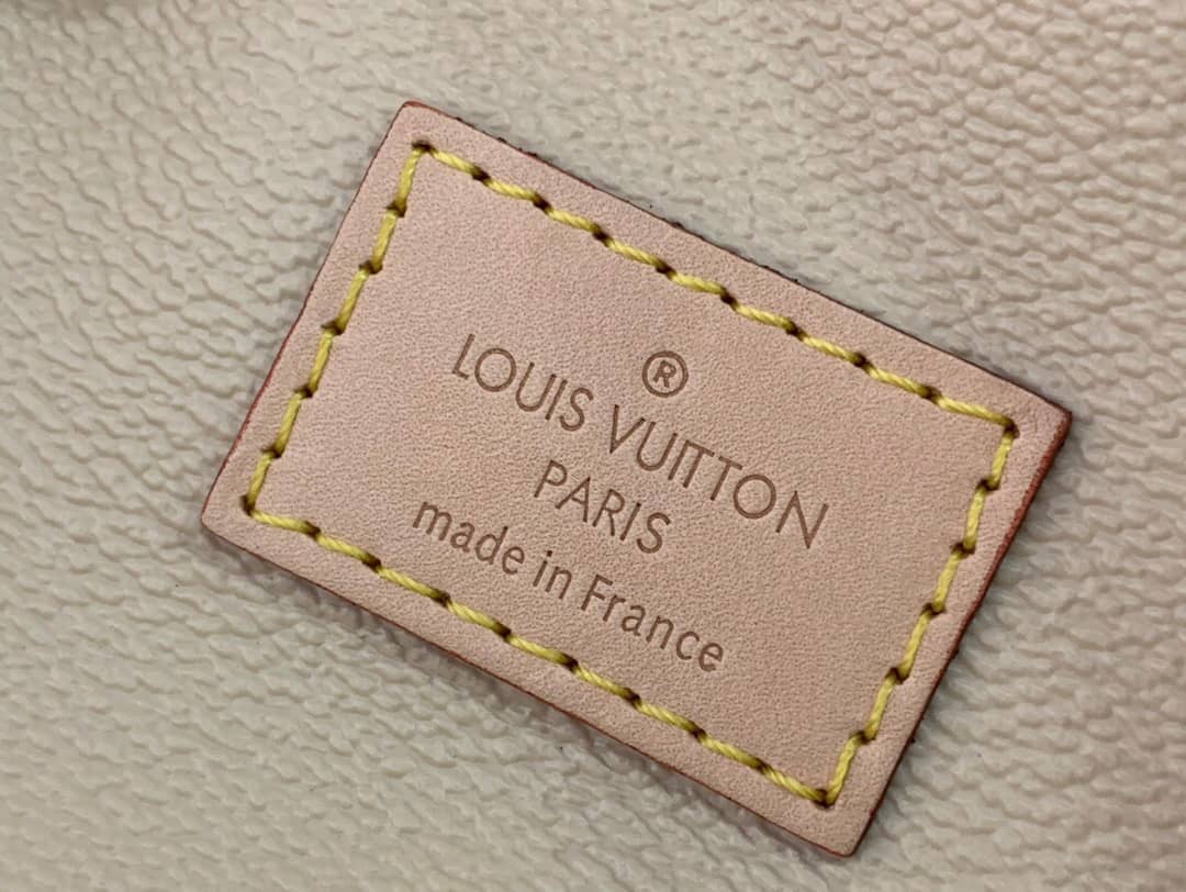 L0vis Vvtt0n Mini Monogram Canvas Beauty Case Replica M44496