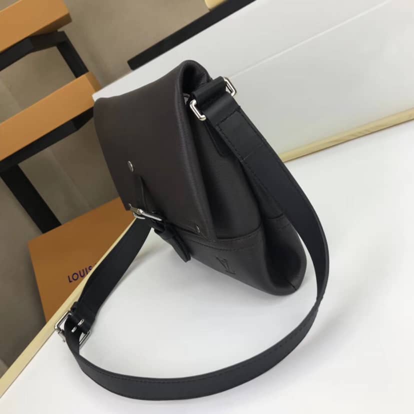 L0vis Vvtt0n Canyon PM Utah Leather Messenger Bag Replica M54962