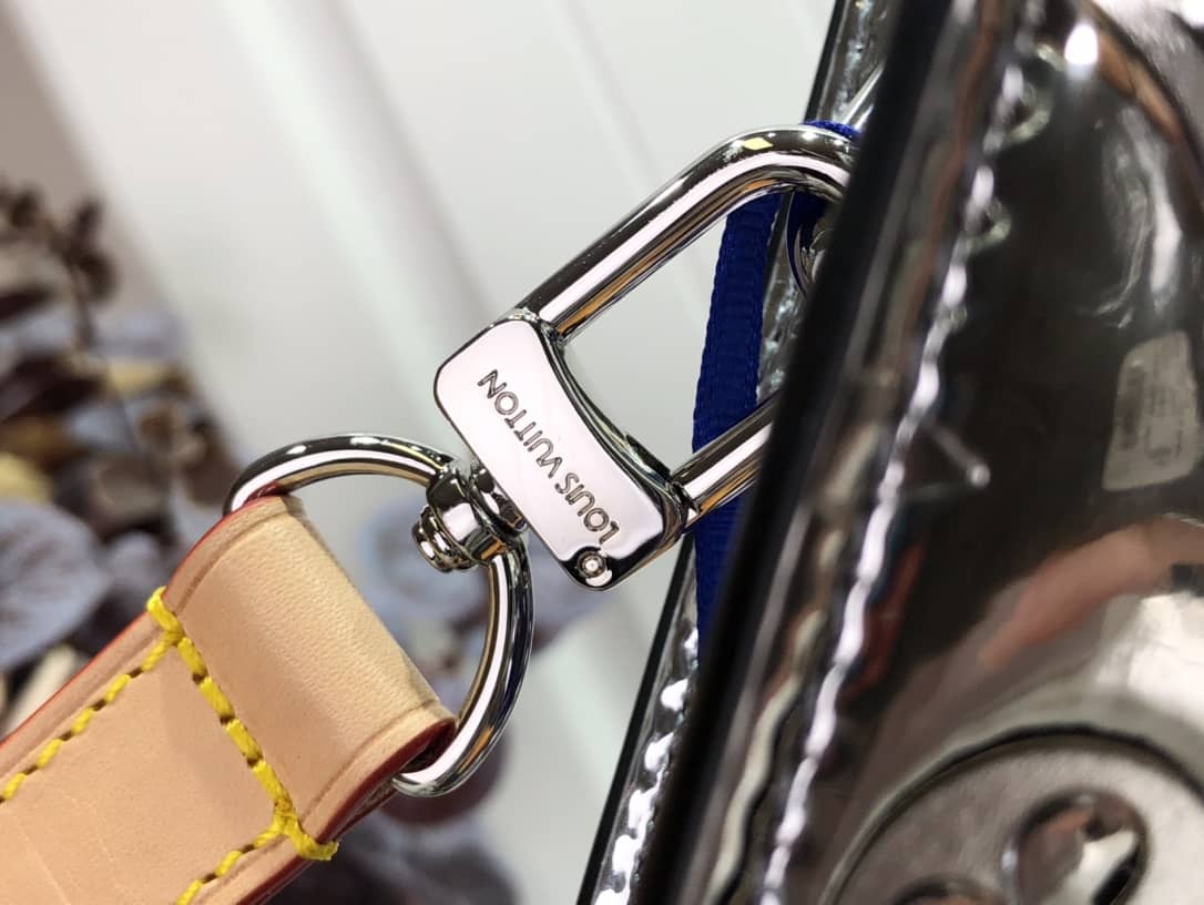 L0vis Vvtt0n Sac Plat Monogram Mirror Coated Shoulder Bag Replica Silver M45884