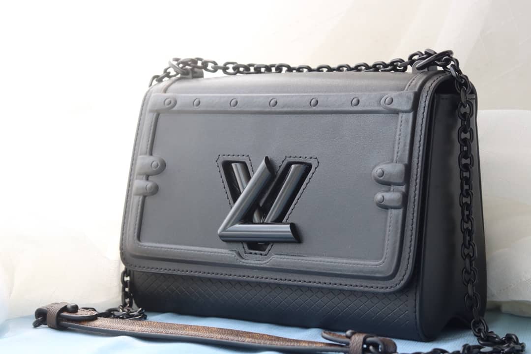 L0vis Vvtt0n Twist Epi Handbag Replica Black M50320