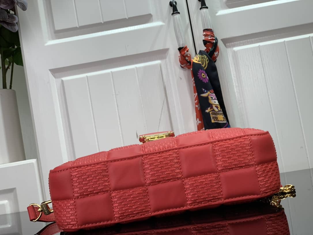 L0vis Vvtt0n Damier Quilt Lambskin Troca MM H27 Replica Bag Red M59114