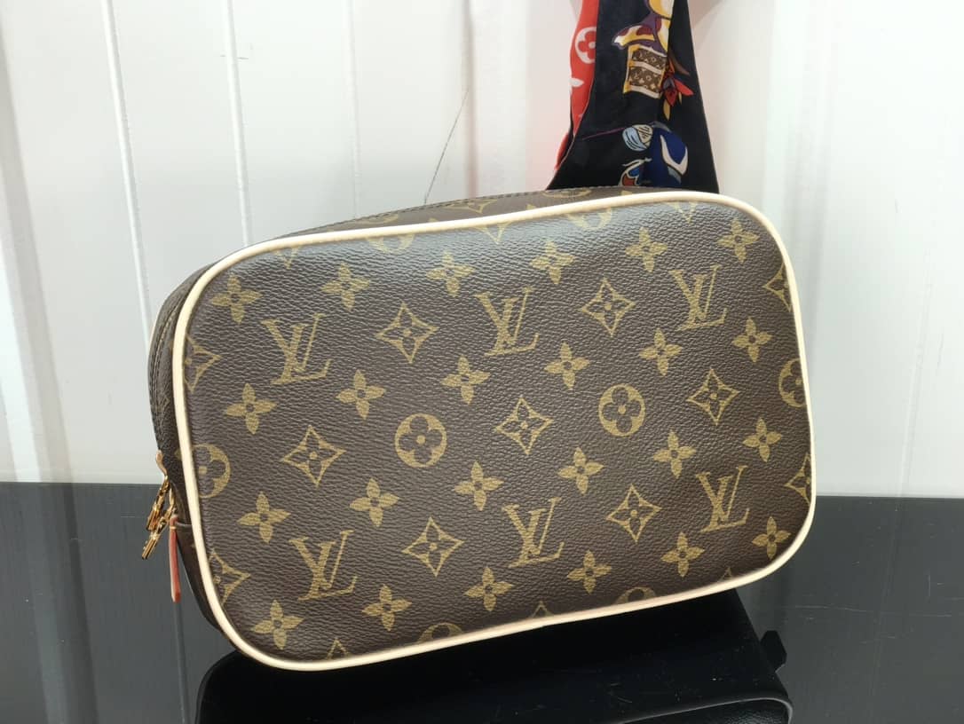 High Quality Designer LV Wash Bag Wholesale