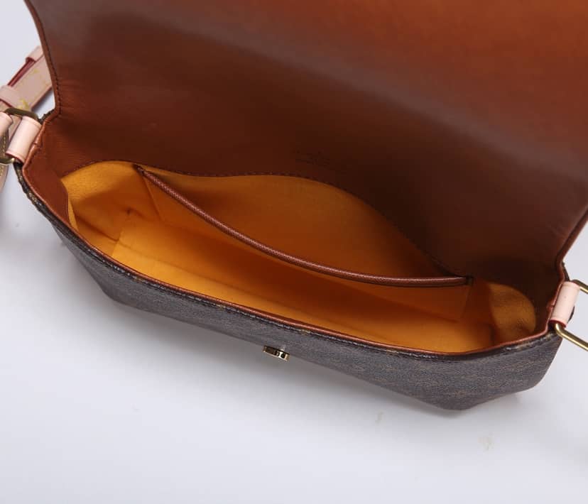 L0vis Vvtt0n Musette Tango Short Strap Replica Shoulder Bag M51257