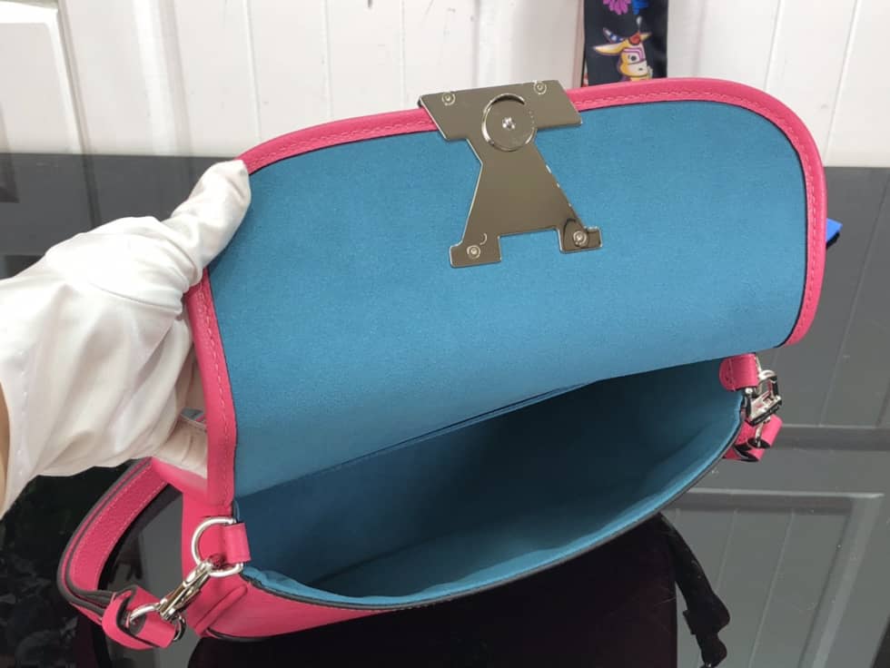 L0vis Vvtt0n Buci Epi Dragon Fruit M59460 Replica Crossbody Bag