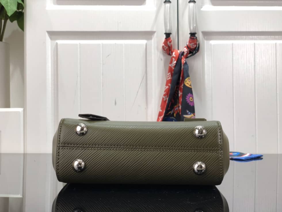 L0vis Vvtt0n Cluny Mini Epi Leather M58928 Replica Shoulder Bag