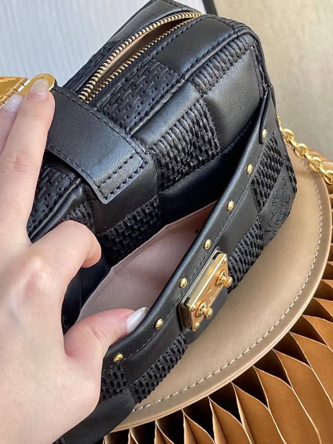 L0vis Vvtt0n Troca PM Black M59116 Replica Crossbody Bag