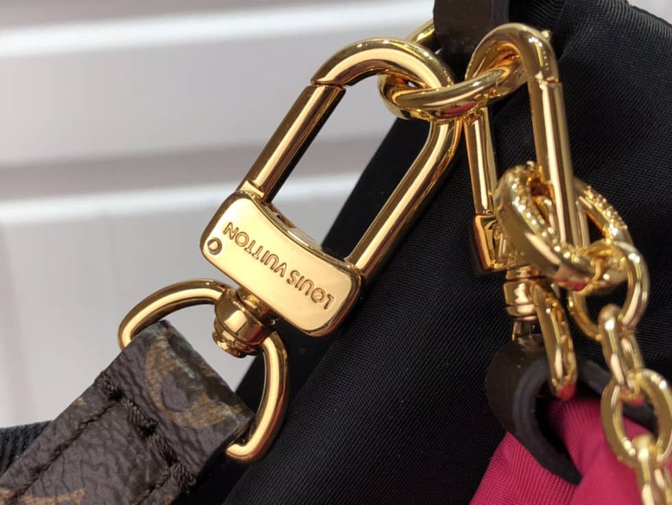 L0vis Vvtt0n Maxi Multi Pochette Accessoires M58977 Replica Shoulder Bag