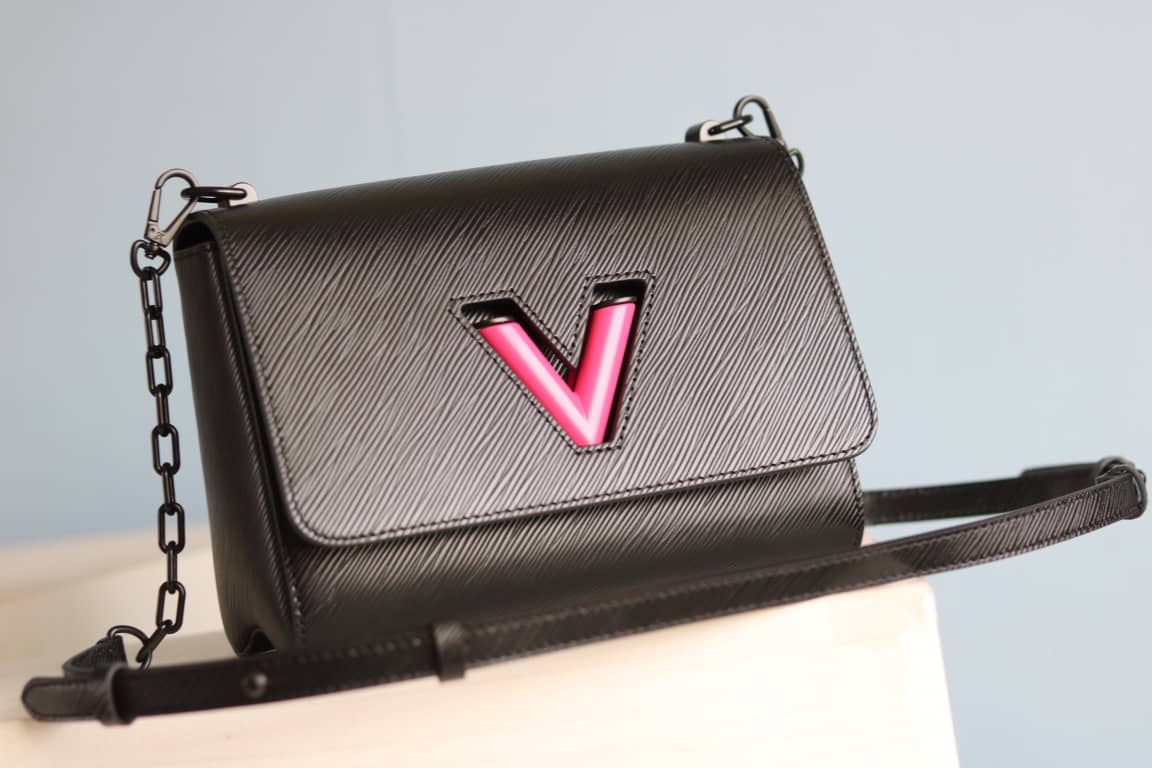 L0vis Vvtt0n Textured Epi Leather Twist Series Bag Black