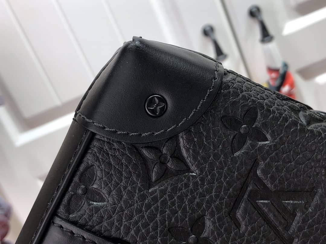 L0vis Vvtt0n Soft Trunk Replica Wallet Black M30697