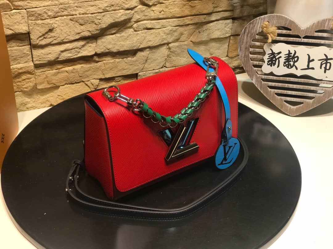 L0vis Vvtt0n Twist MM Bag Red M50296 Replica