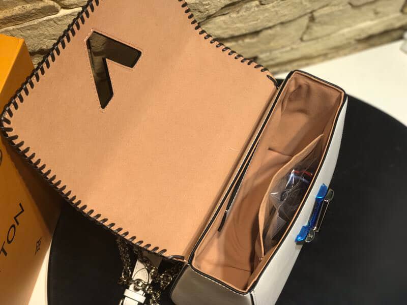 L0vis Vvtt0n Knockoff Twist MM Chain Shoulder Bag Sale