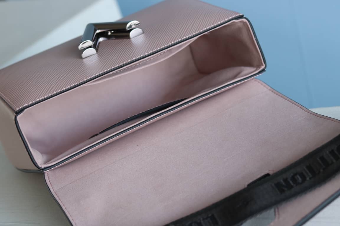 L0vis Vvtt0n Textured Epi Leather Twist Series Bag