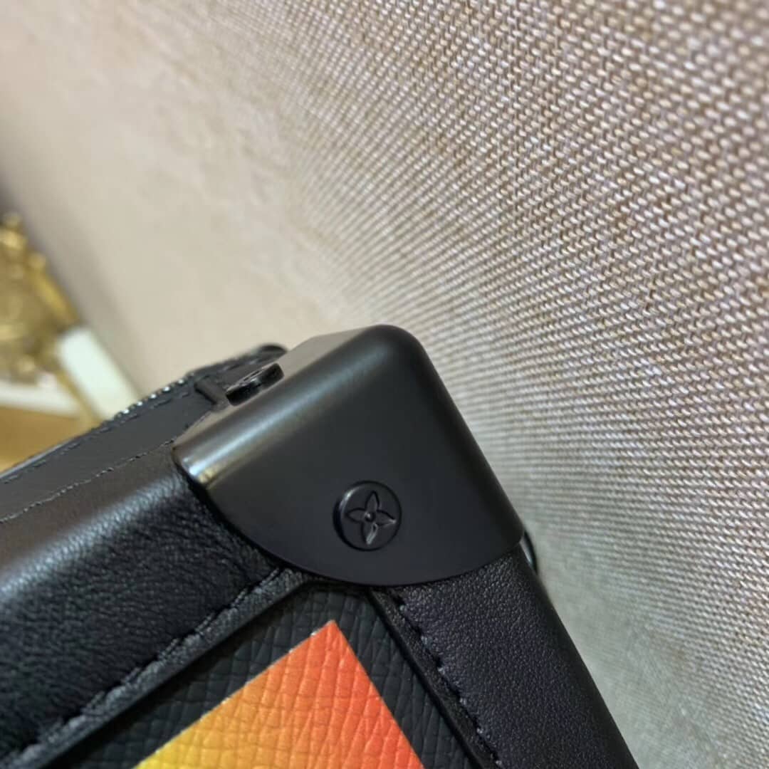 L0vis Vvtt0n Soft Trunk Taiga Leather Rainbow Replica M30341