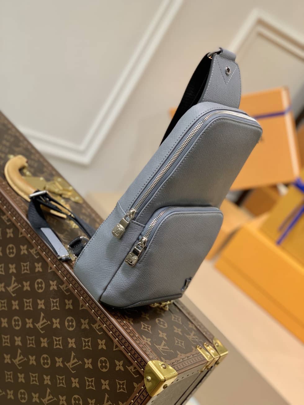 L0vis Vvtt0n Avenue Sling Bag M30801 Replica Shoulder Bag