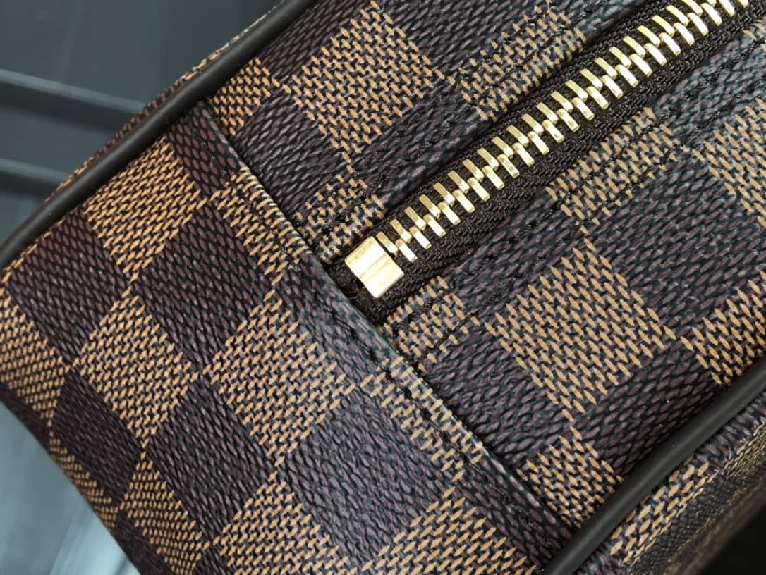 L0vis Vvtt0n Damier Ebene Toiletry Bag Replica M47527