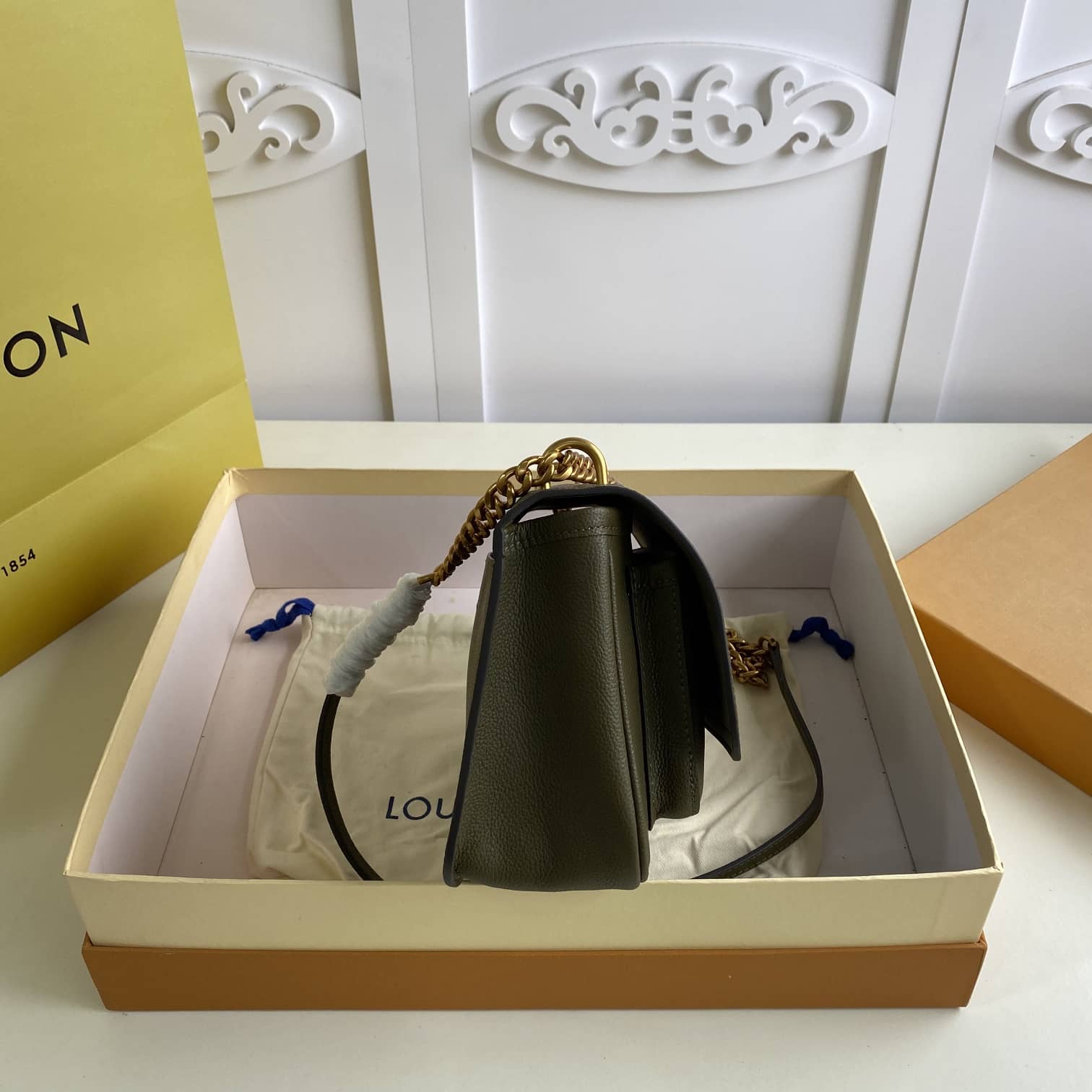 L0vis Vvtt0n Lockme Chain PM Replica Bag Green M57073