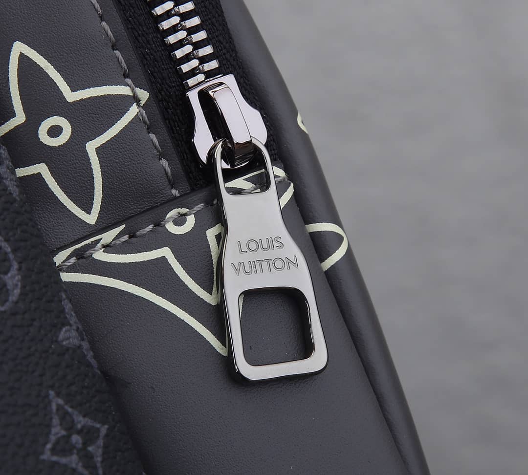 L0vis Vvtt0n Monogram Eclipse Multipocket Black M45455 Replica Backpack