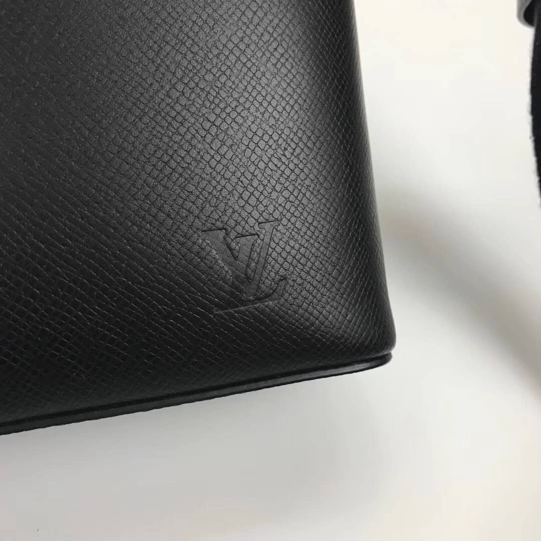 L0vis Vvtt0n Anton Messenger PM Taiga Leather Replica Bag M34411