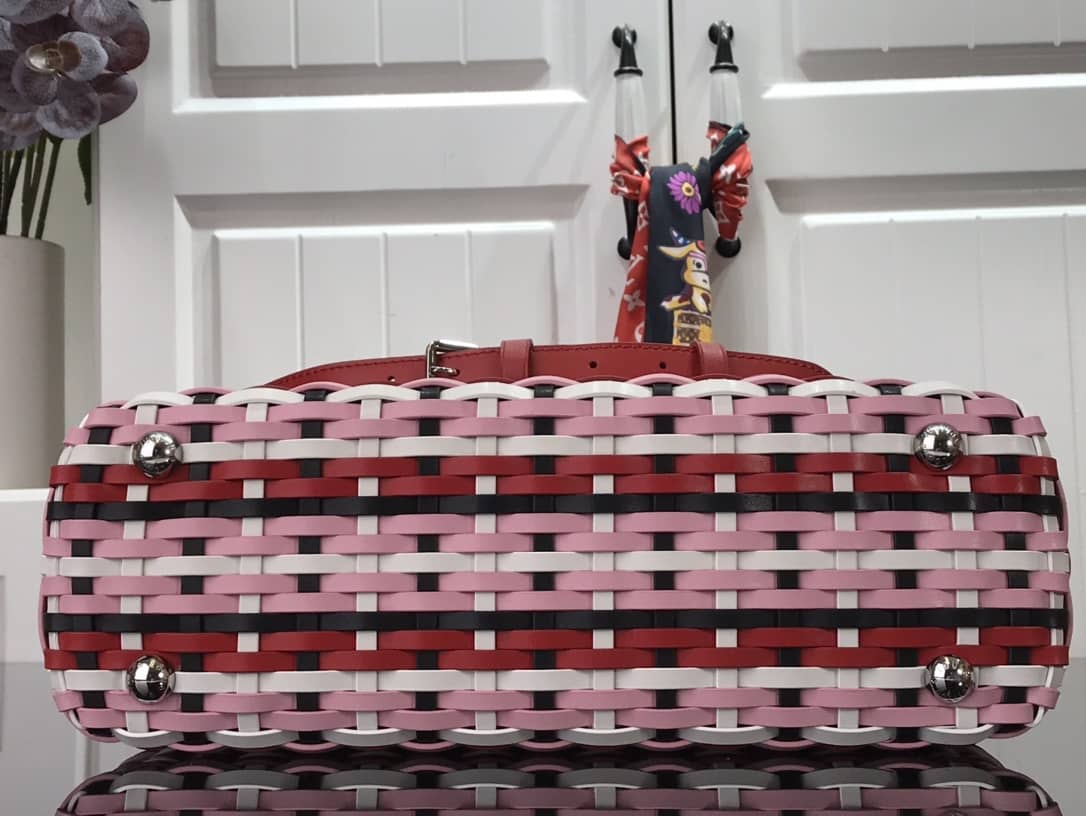 L0vis Vvtt0n Capucines Taurillon Shoulder Bag Replica Red M94519