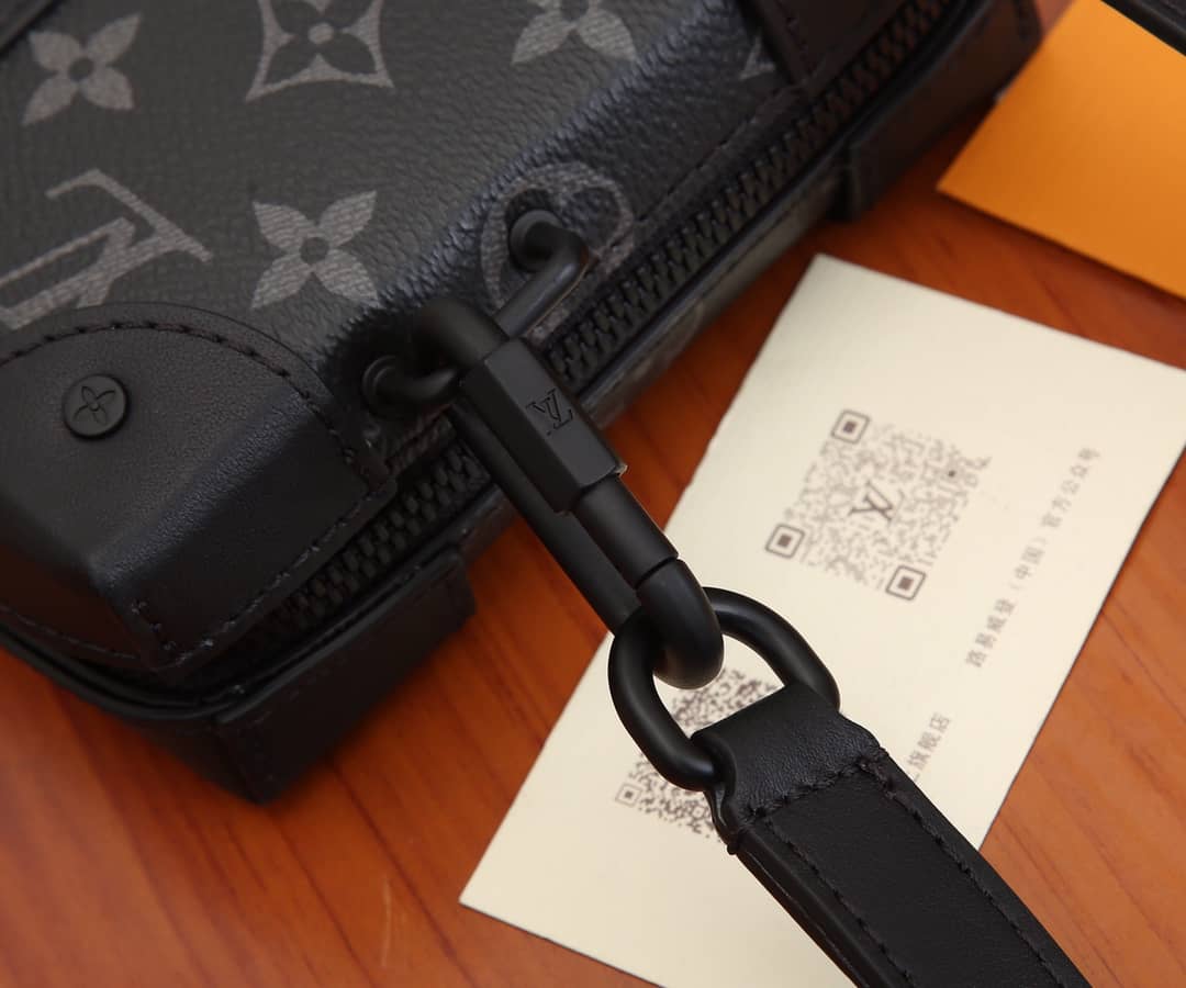 L0vis Vvtt0n Pochette Dupe Monogram Eclipse Soft Trunk M69838