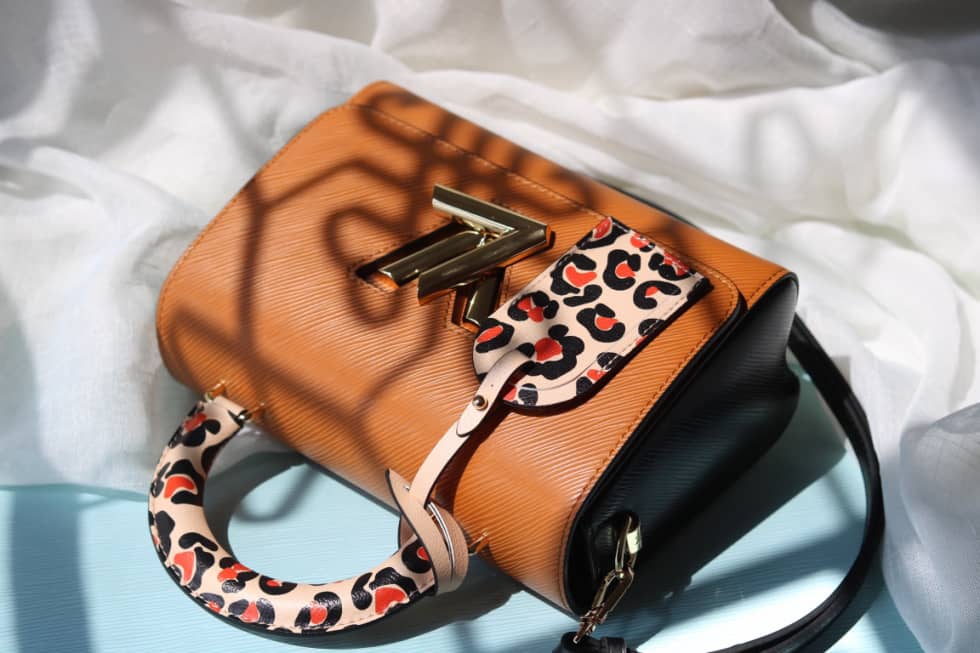 L0vis Vvtt0n Twist Leopard Handle Bag Epi Leather PM M50362 Replica Shoulder Bag