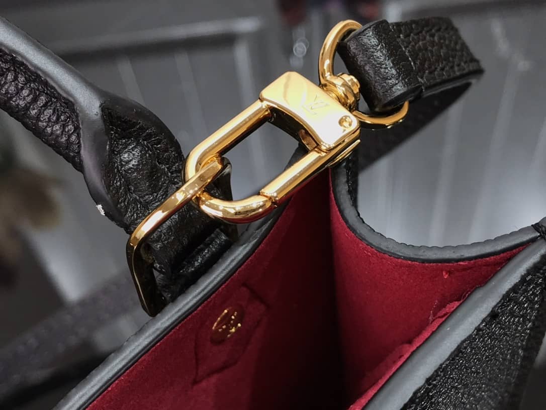 L0vis Vvtt0n Monogram Petit Sac Plat Bag Replica Black M80449