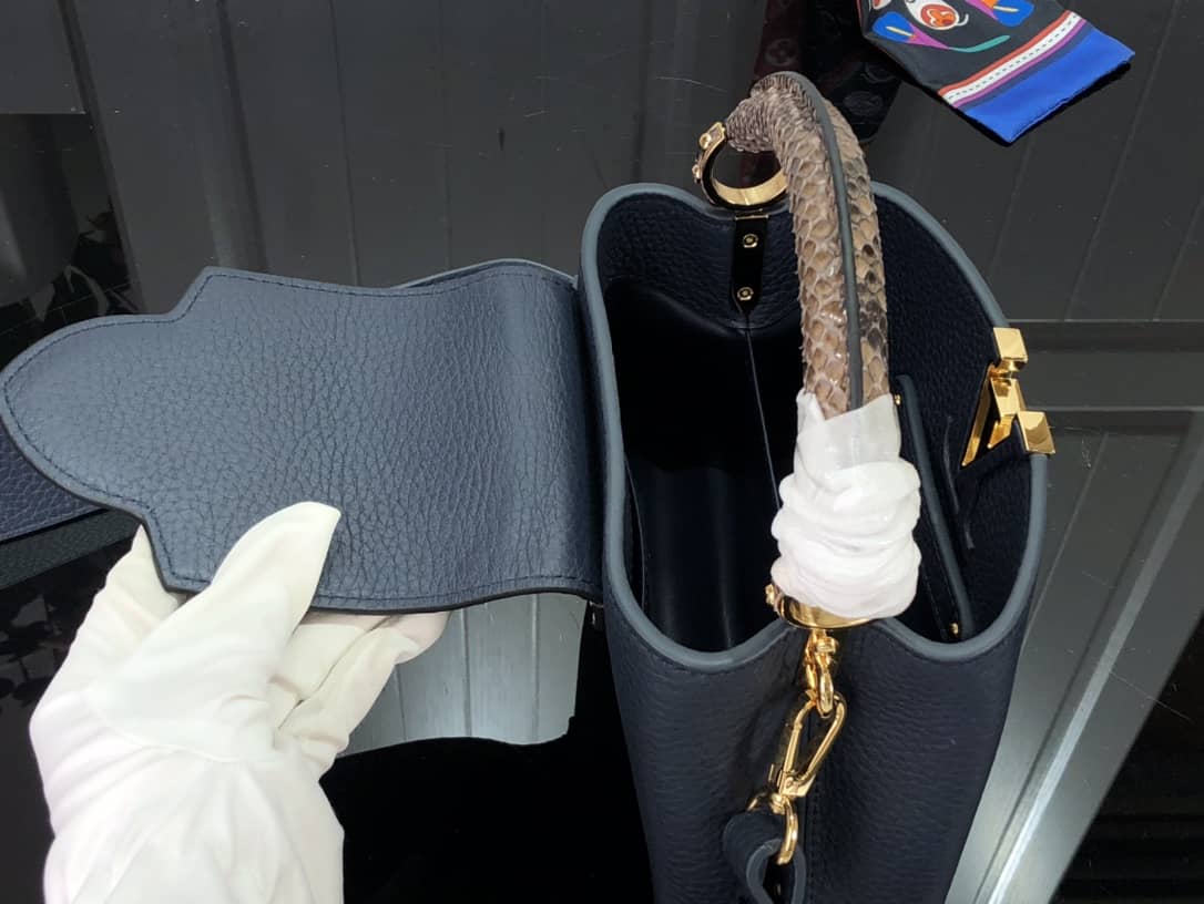 L0vis Vvtt0n Capucines Embroidery Replica Bag Blue M48865